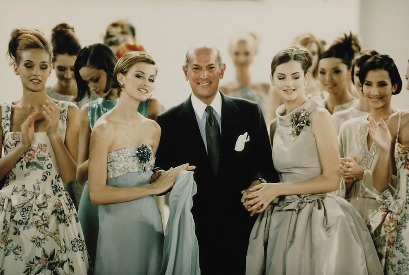 Designer Oscar de la Renta poses with models after the showing of his spring 1996 collection in New York, November 1995.