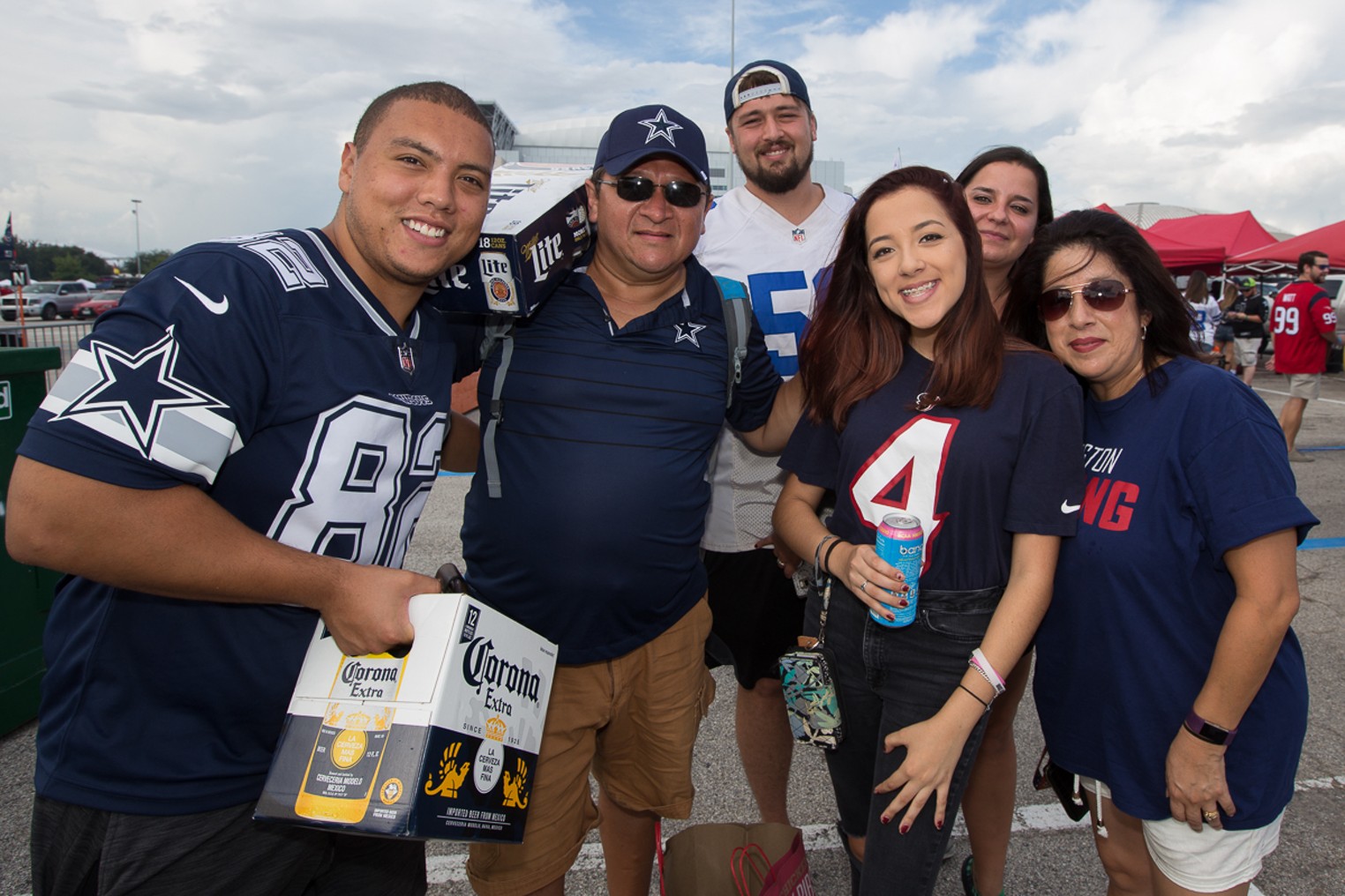 Texans, Cowboys fans party together at NRG Stadium tailgate