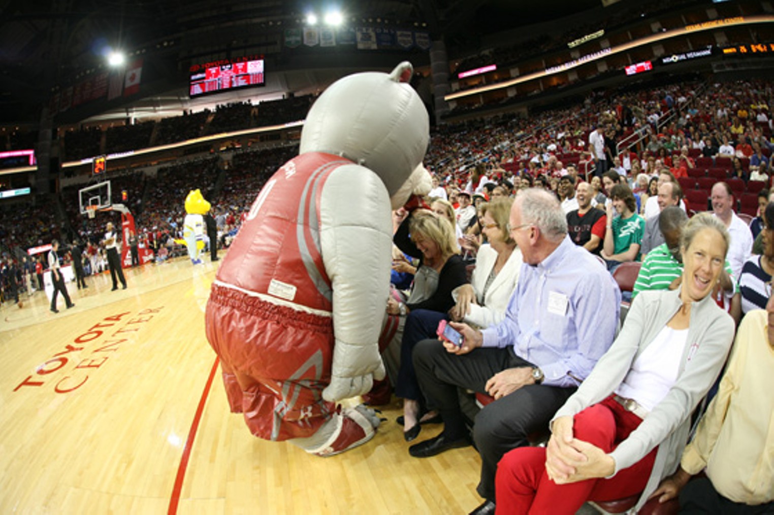 Man behind Rockets mascot 'Clutch' retiring - ABC13 Houston