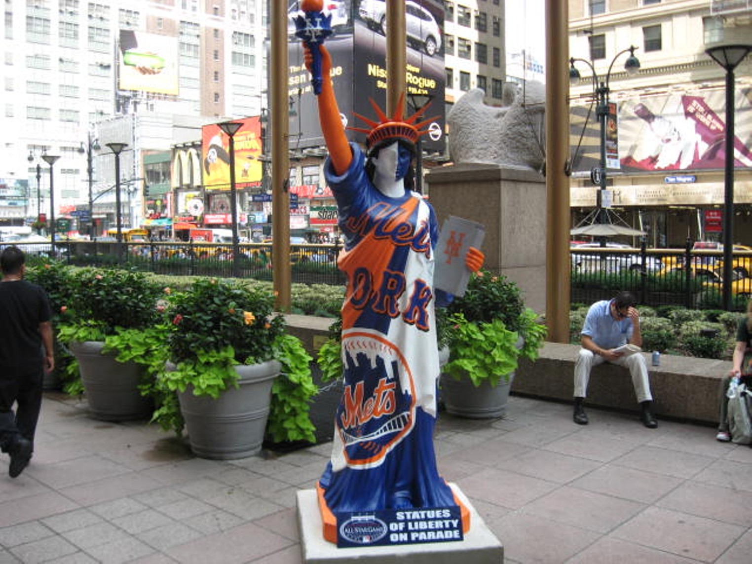 MLB 2008 All-Star Game - Statues of Liberty on Parade