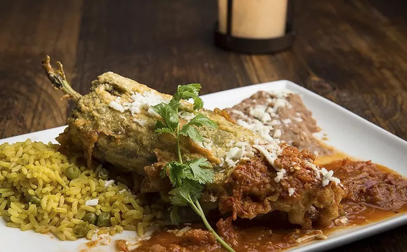 houston-press-edgars-hermano-chile-relleno-chuck-cook_1_.webp