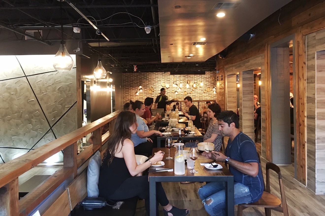 Wanna Bao makes a promising showing with a dining room full of patrons.