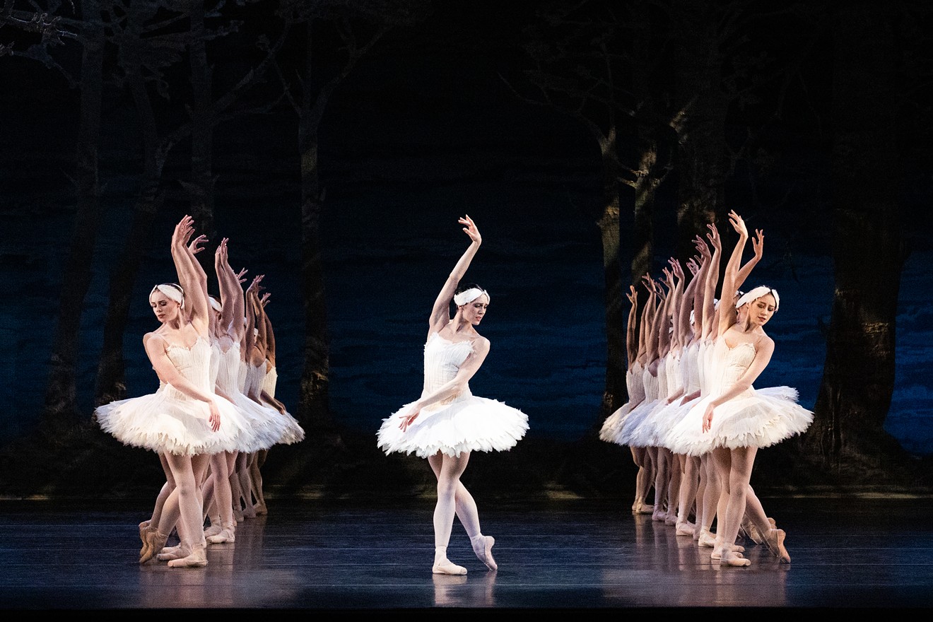 Houston Ballet Principal Beckanne Sisk as Odette and Artists of Houston Ballet in Stanton Welch’s Swan Lake.
