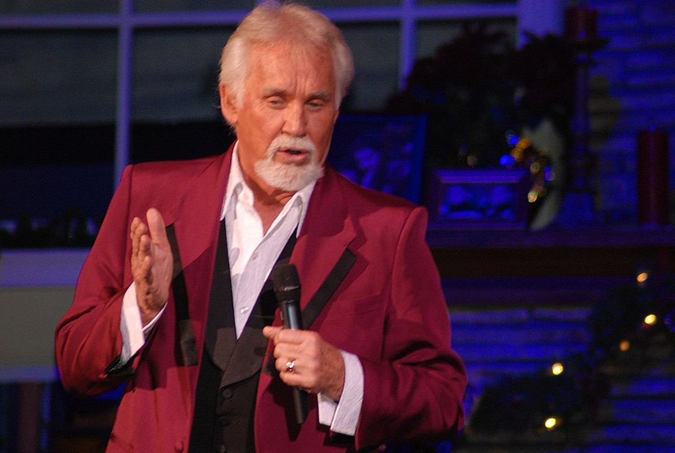 Kenny Rogers performing in 2007.