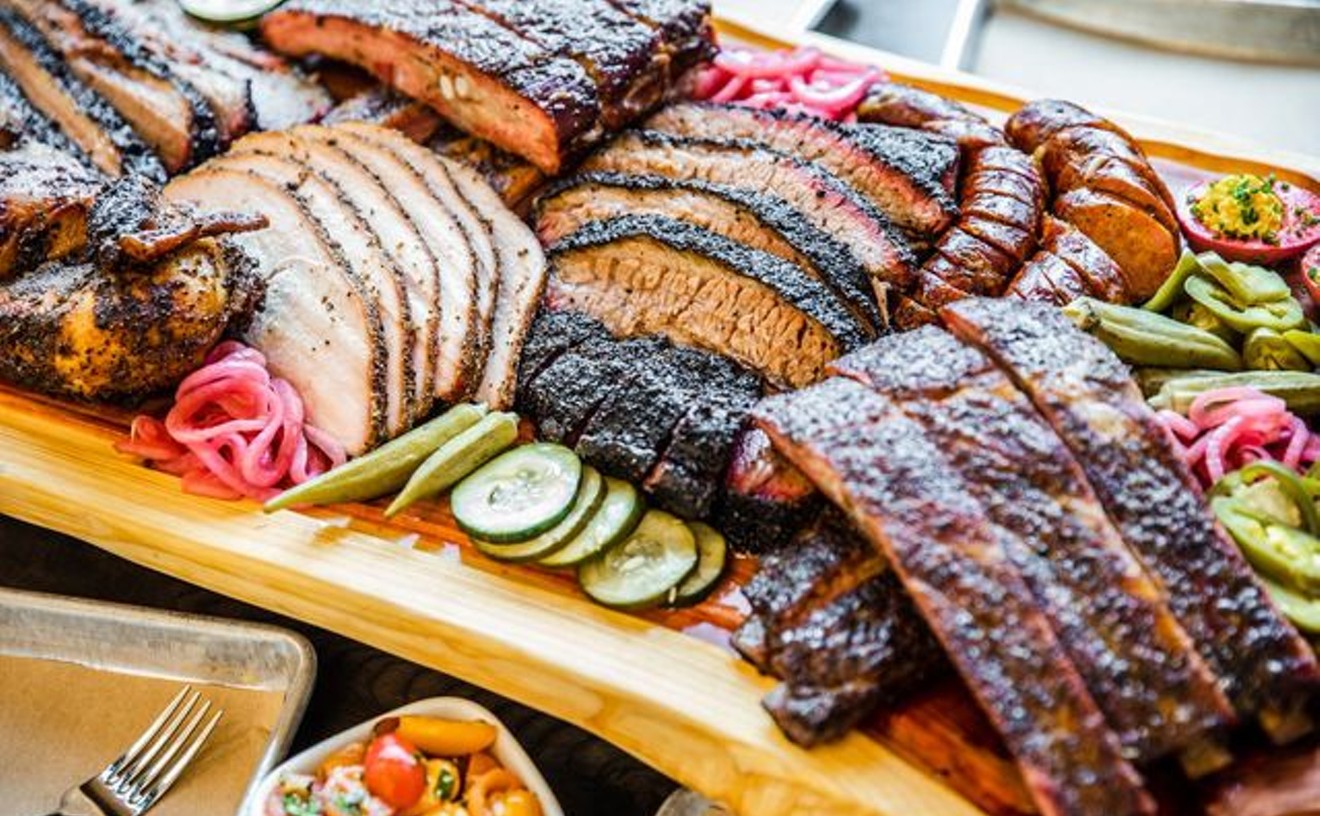 Houston’s 5 Best Weekend Food Bets: A Pig Roast, Paella and Backyard BBQ