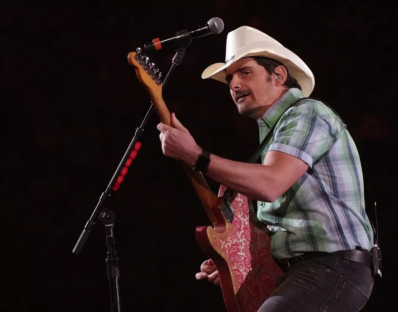 Review Brad Paisley, RodeoHouston, 3/17/18 Houston Press