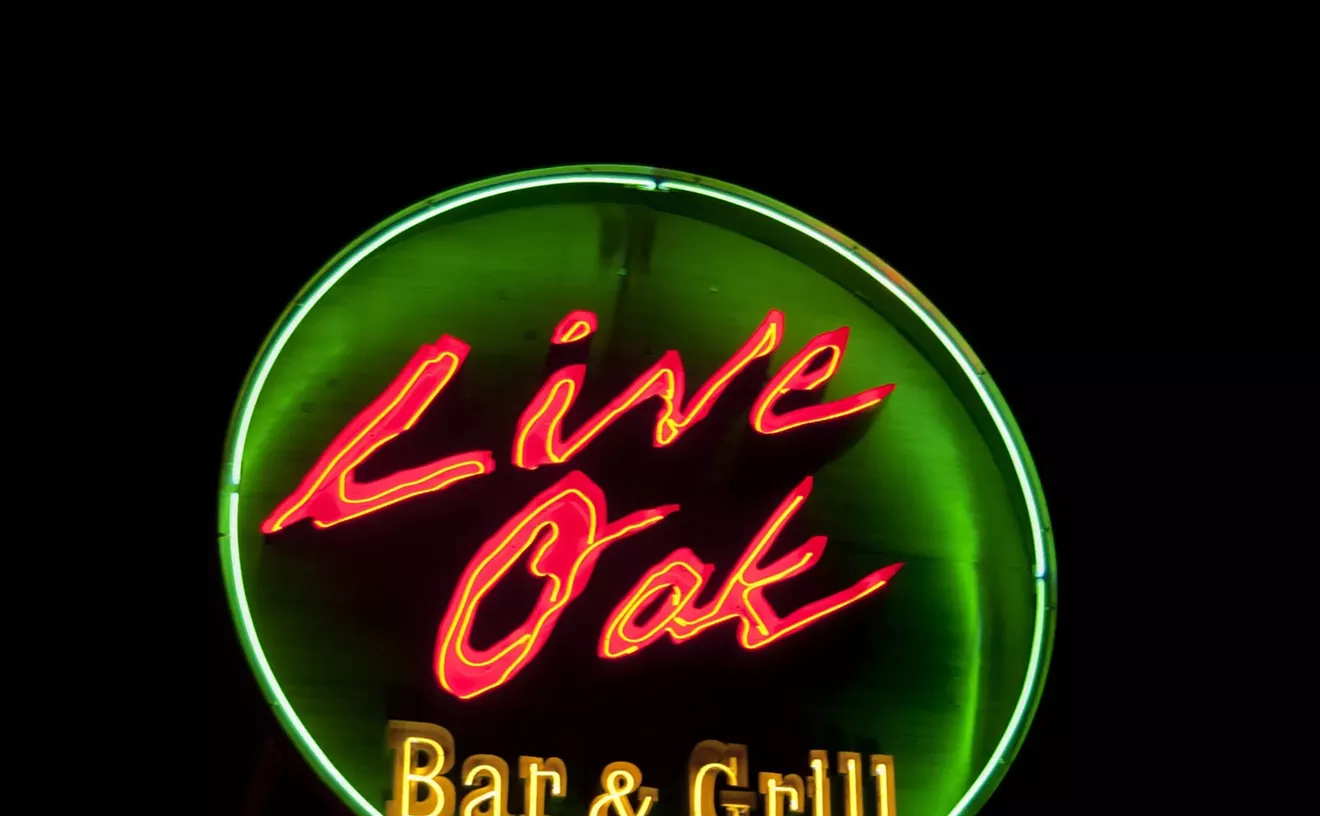 Image: Live Oak Bar & Grill