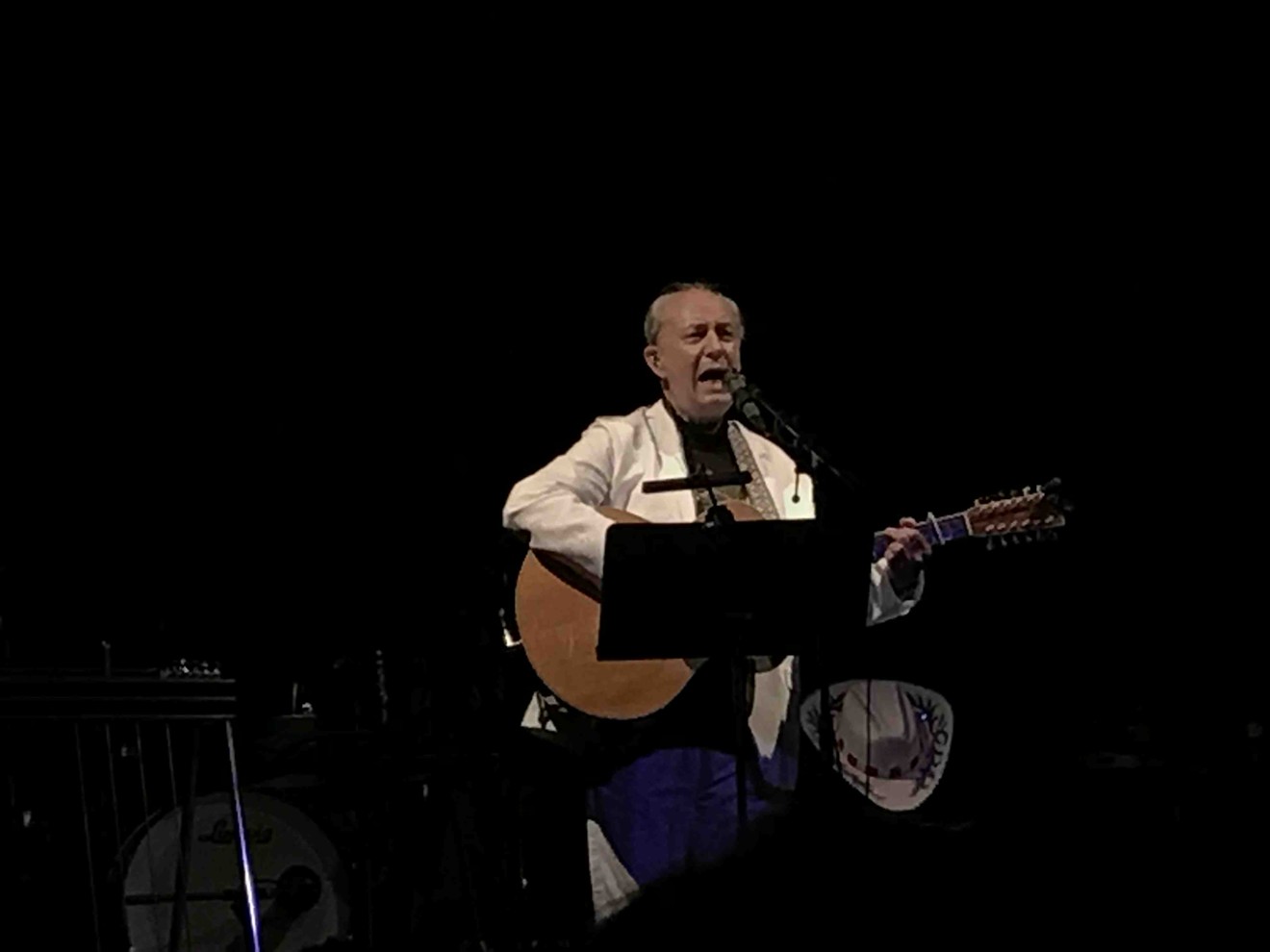 Michael Nesmith can still conjure up magic alone with his guitar.