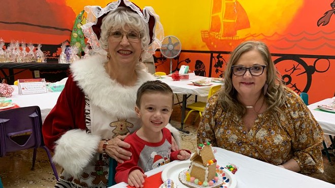 Mrs. Claus’ Gingerbread House Workshop