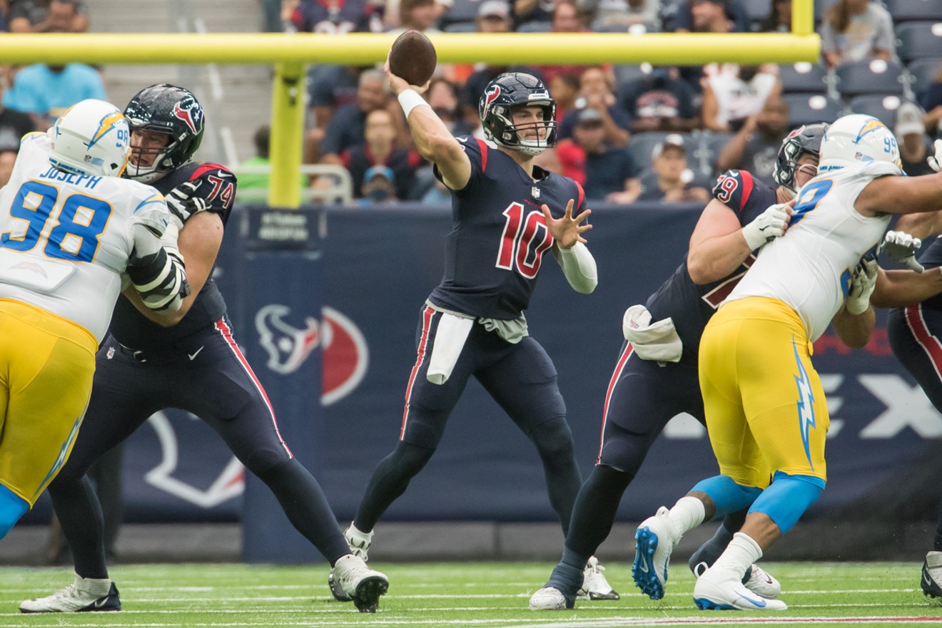 Davis Mills makes 2 big throws late, Texans beat Rams 24-20