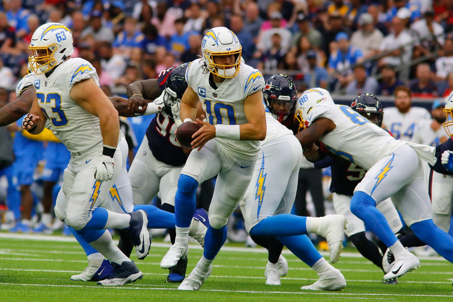 Chargers beat the Texans 34-24, Sports