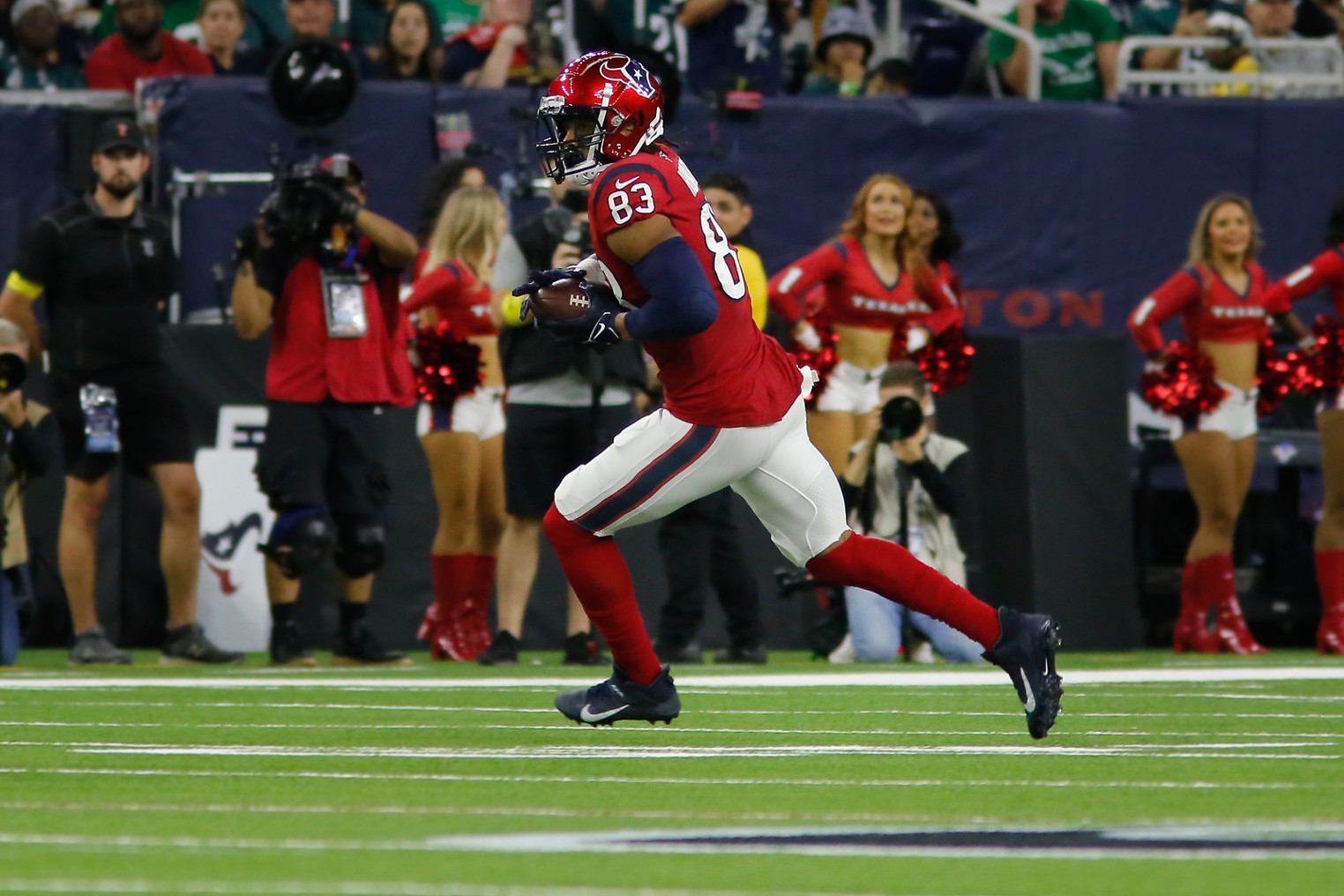 Texans Welcome Eagles to NRG Stadium for 2022 Battle Red Day