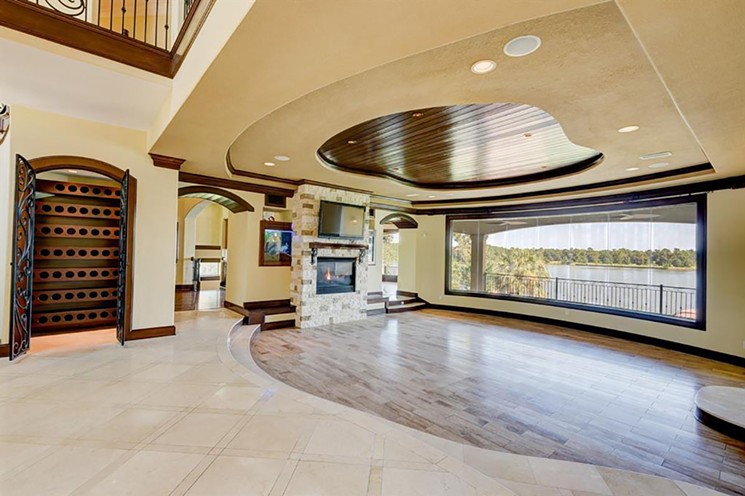 19996 Crescent Court has lakefront views. - PHOTO BY CARL SCOTT, HOUSTON REAL ESTATE PHOTOGRAPHY