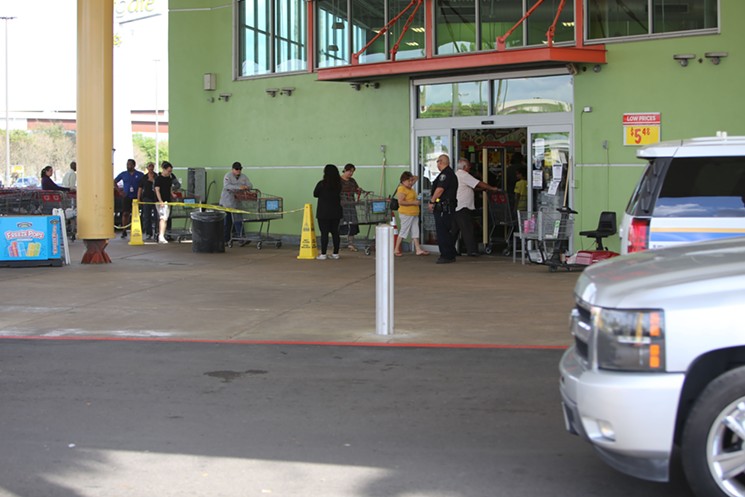 Meanwhile in Houston, supervised lines continue at grocery stores. Here, at H-E-B Gulfgate - PHOTO BY DOOGIE ROUX