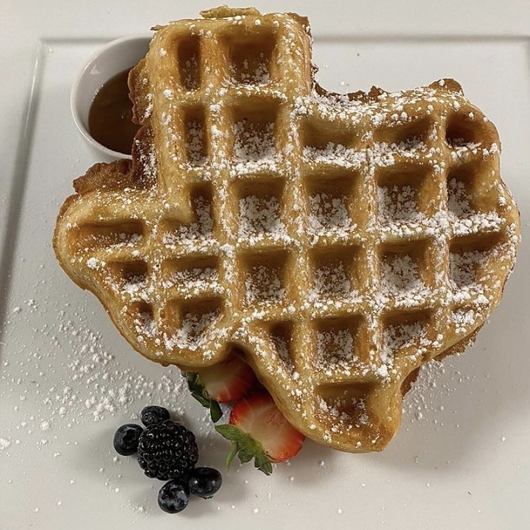 Fusion flavor at Ebony includes Texas-shaped waffles. - PHOTO BY IKEM ONYEKWENA@INDMIX1
