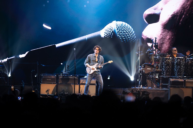 John Mayer and his guitar provide a mix of emotion, musical dexterity and generally good times.  - PHOTO: VIOLETA ALVAREZ