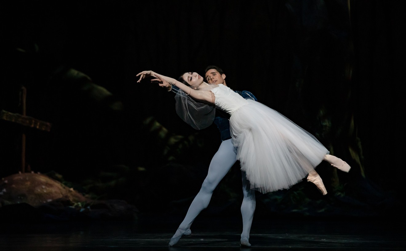 Principals Yuriko Kajiya as Giselle and Connor Walsh as Albrecht in Stanton Welch’s Giselle.