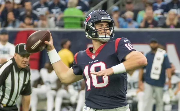 Texans Pressure Titans in Season Finale