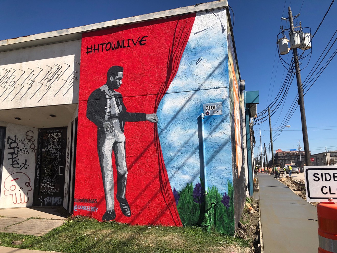 New mural of Leon Bridges by Donkeeboy sits across the street from 8th Wonder Brewery in Eado.
