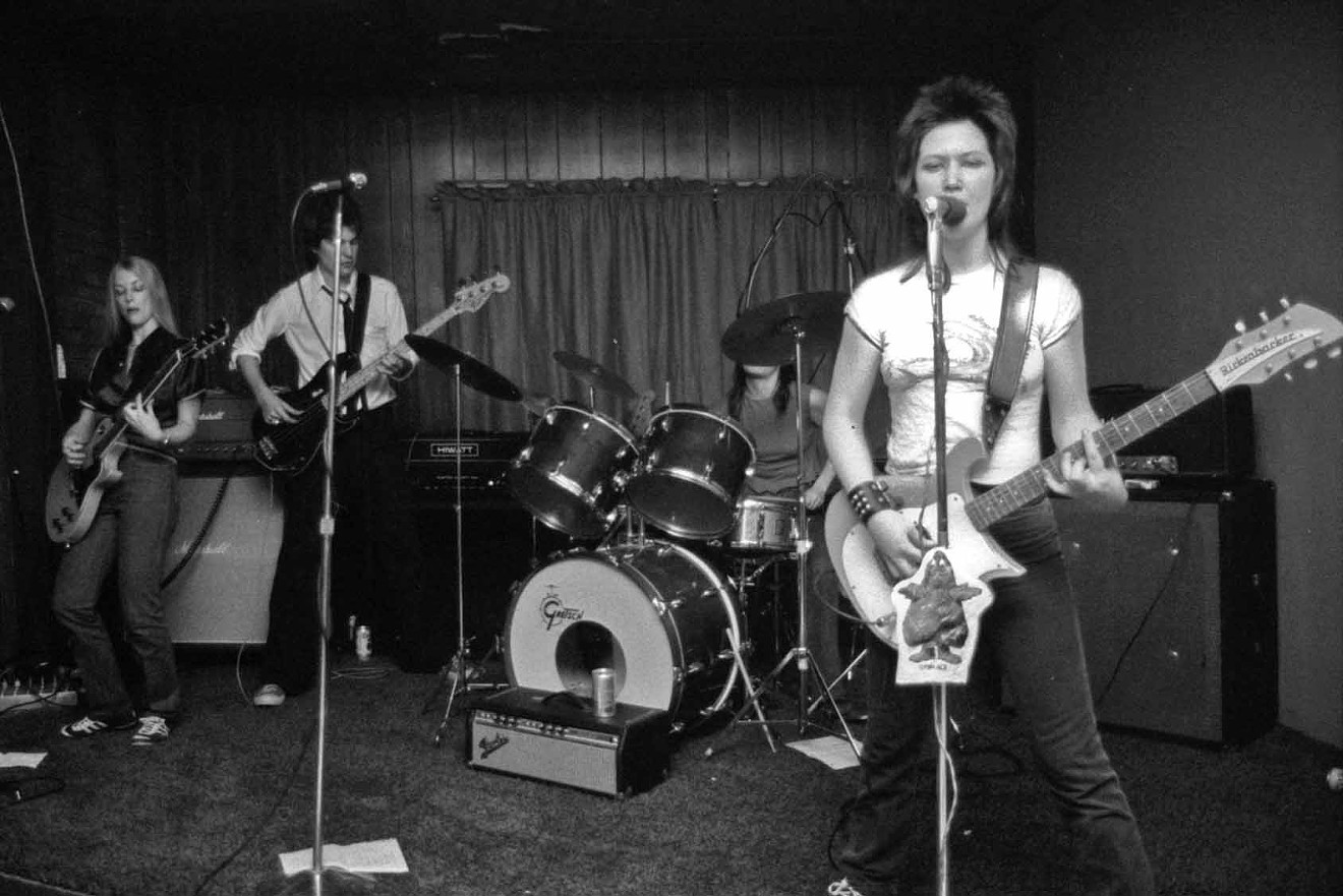 Kathy Valentine (right) fronting the Violators at Raul’s in Austin, 1978.