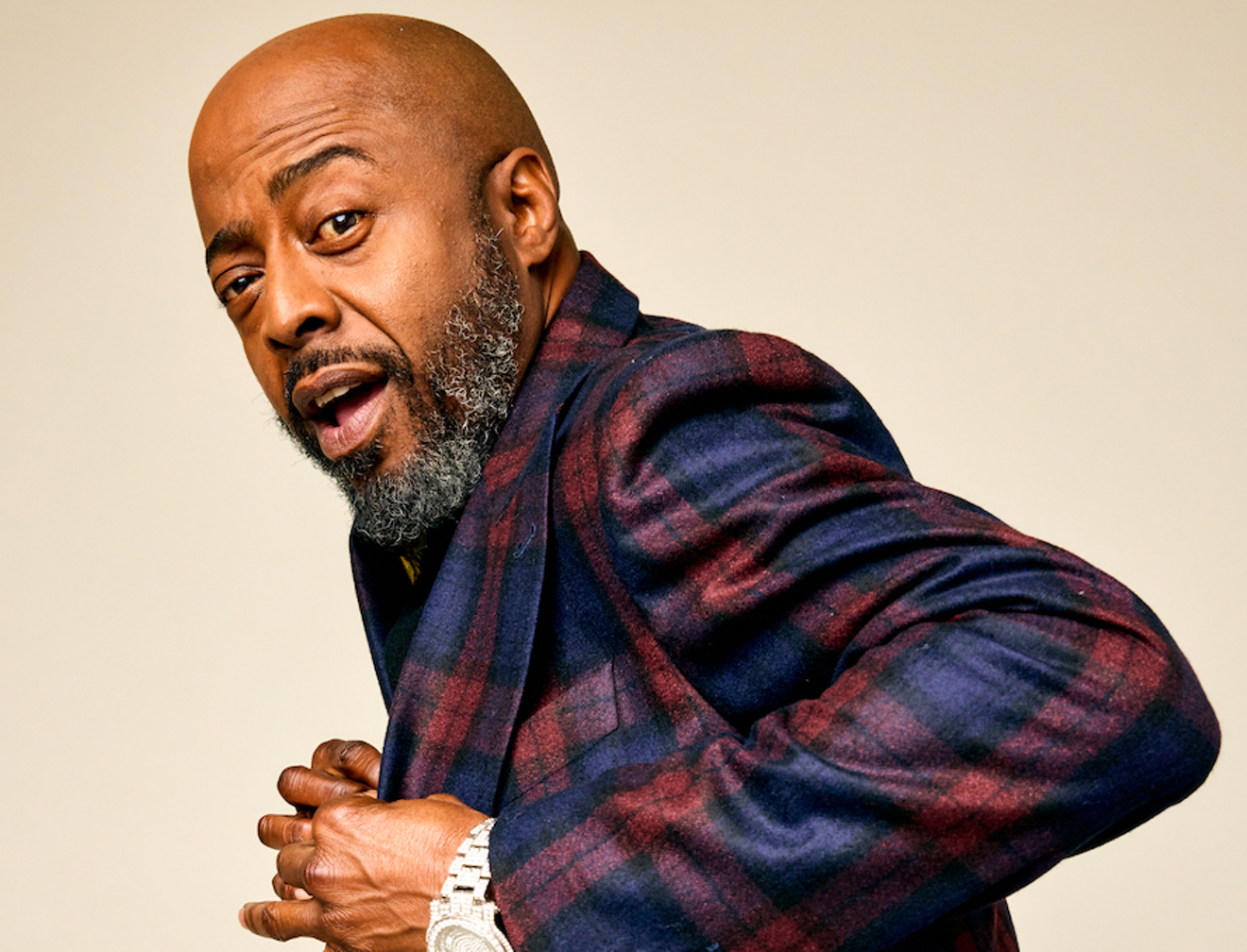 Donnell Rawlings keeps it fresh and lets comedy come to him.