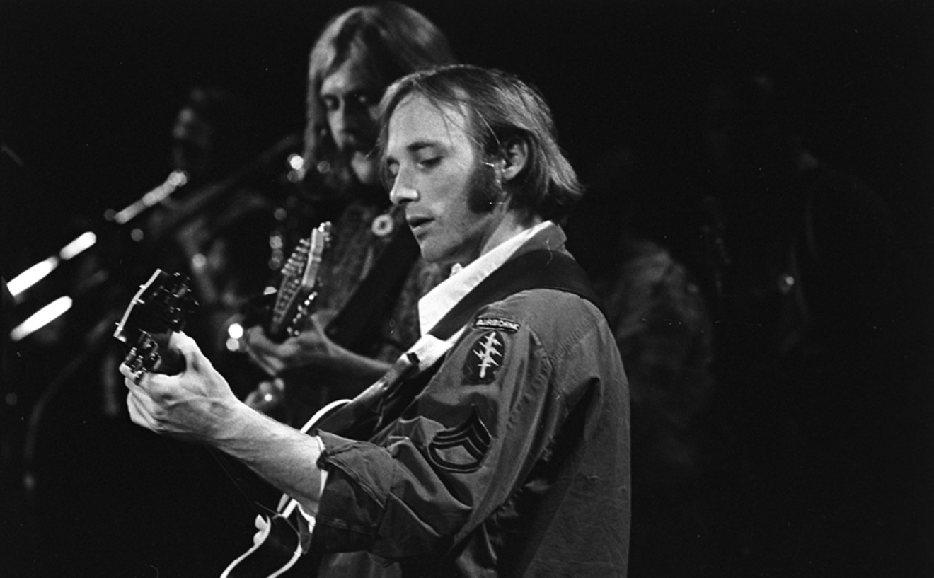 Stephen Stills onstage during the 1971 tour (Steve Fromholz is in the background).