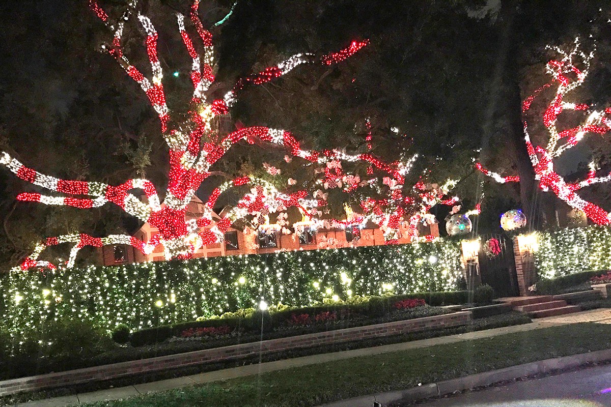 The Wave's 8th Annual Holiday Lights Tours Run Nightly, December 21-24, 2017 | Houston Press