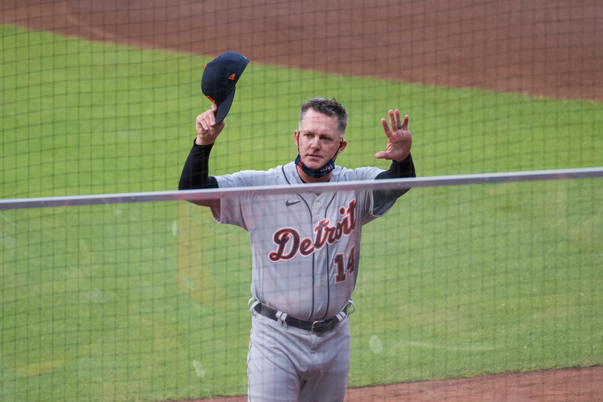 A.J. Hinch waves to Astros fans before his first game back in Houston as the manager of the Tigers.