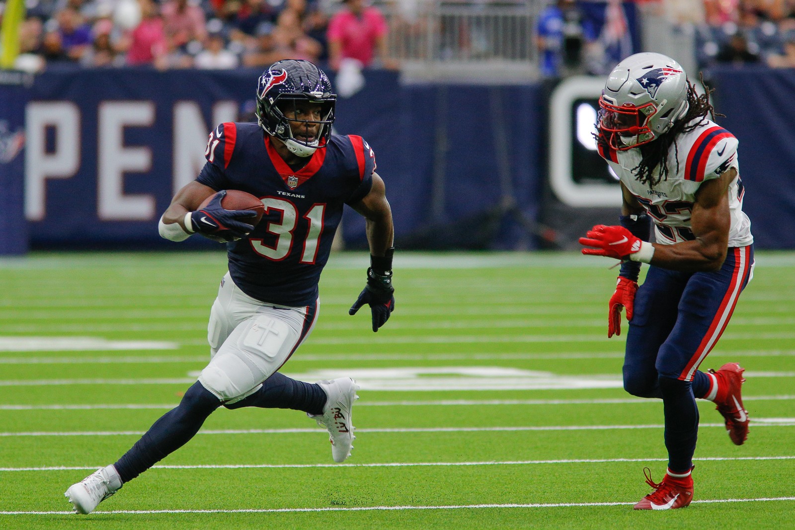 Charles Omenihu cheers on Deshaun Watson against Texans