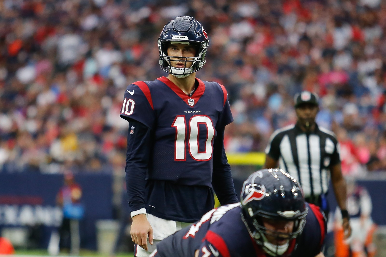 Charles Omenihu cheers on Deshaun Watson against Texans