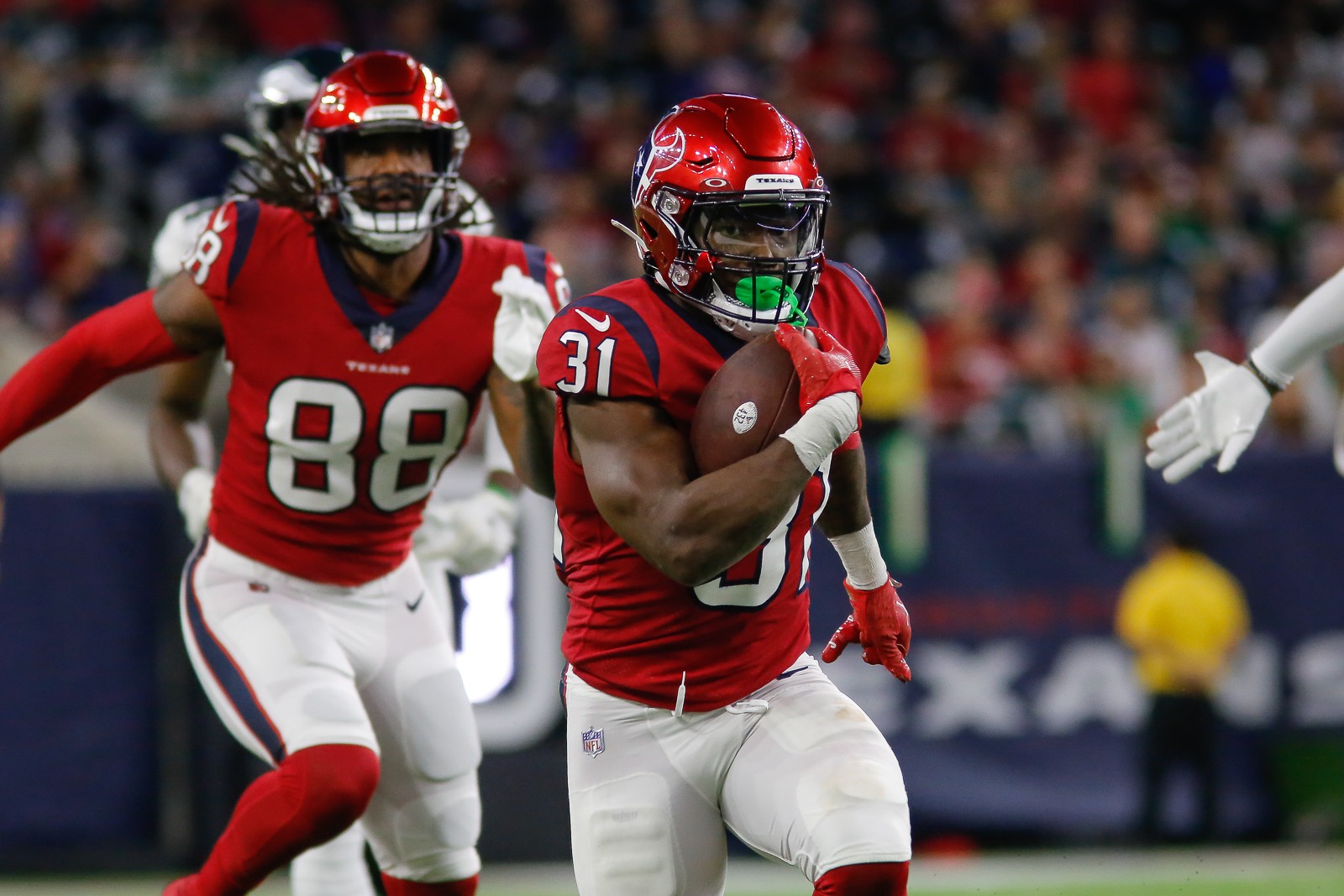 WATCH: Texans RB Dameon Pierce rushes for a touchdown against the Cowboys