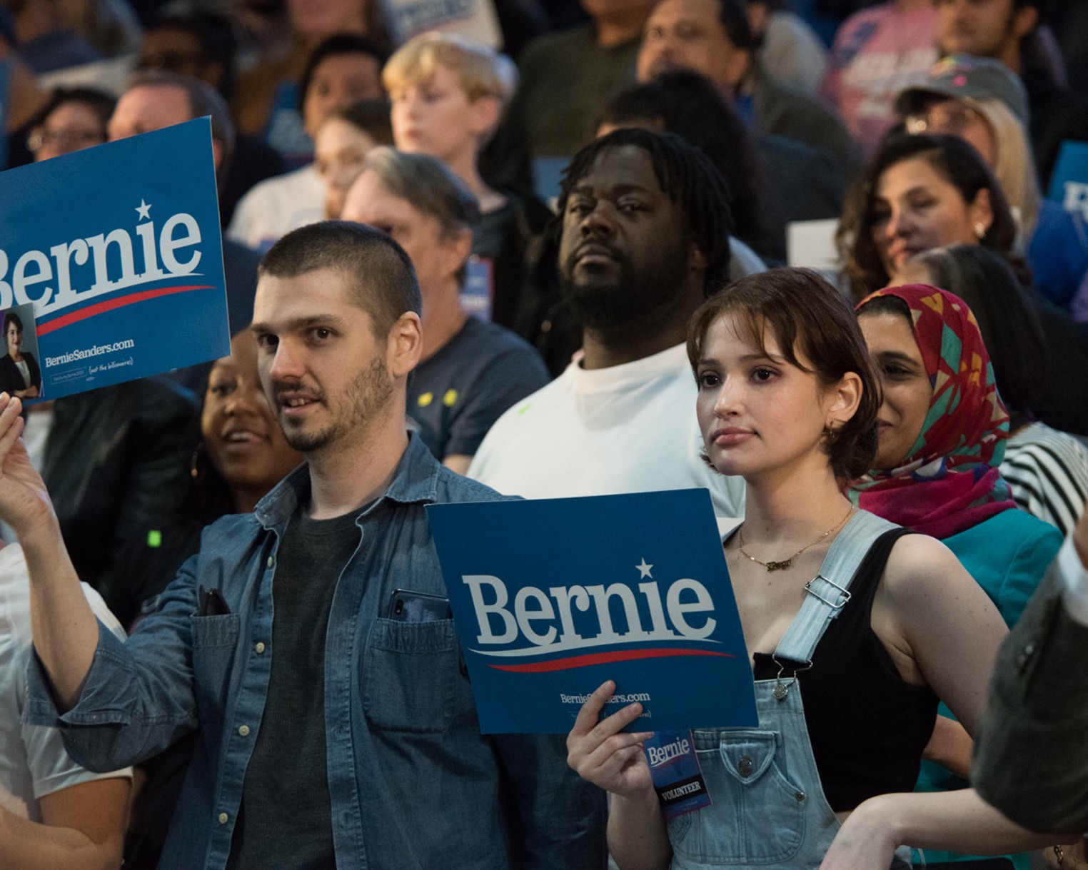 Bernie Sanders Draws Thousands In Houston Rally Houston Press 