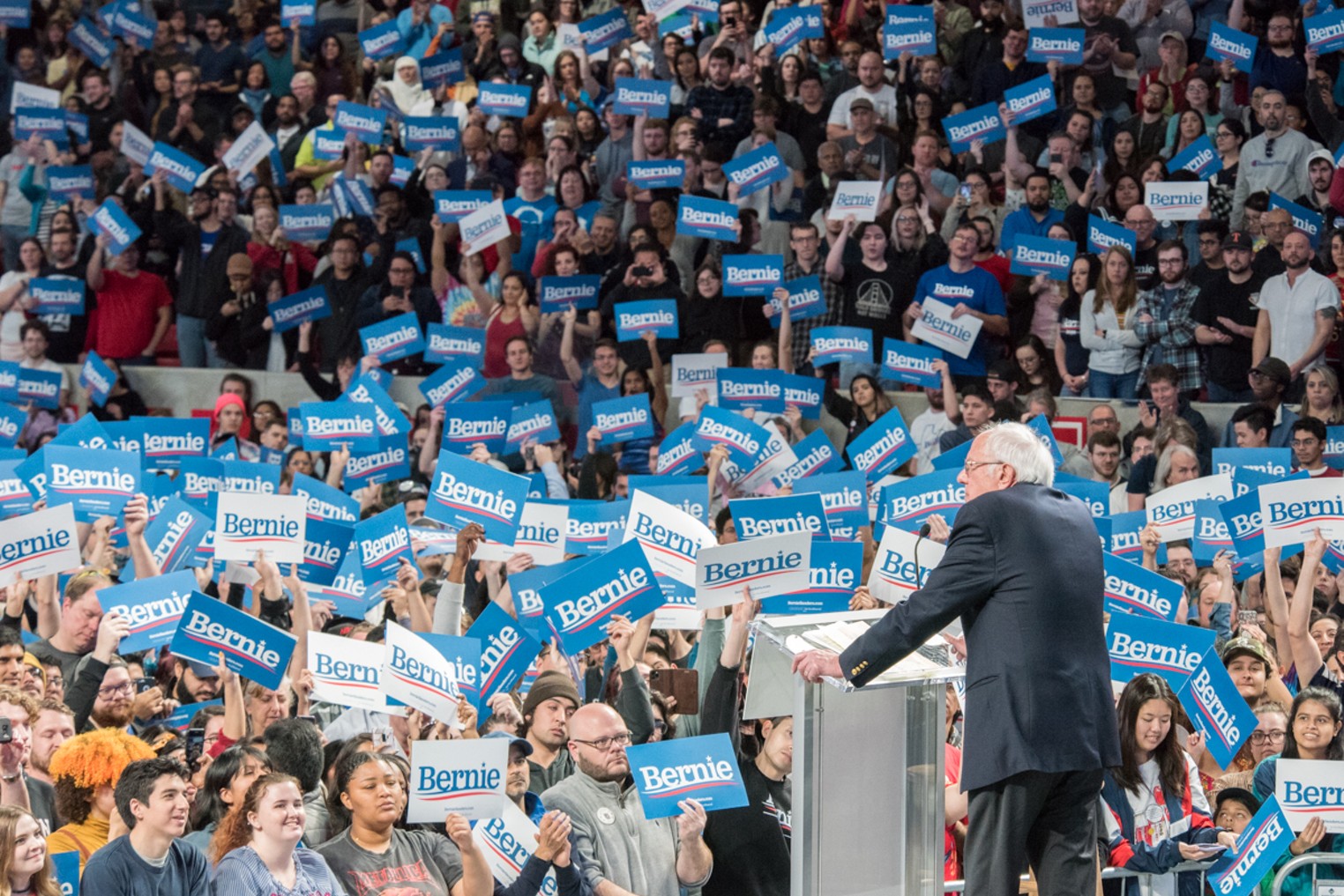Bernie Sanders Draws Thousands In Houston Rally Houston Press 