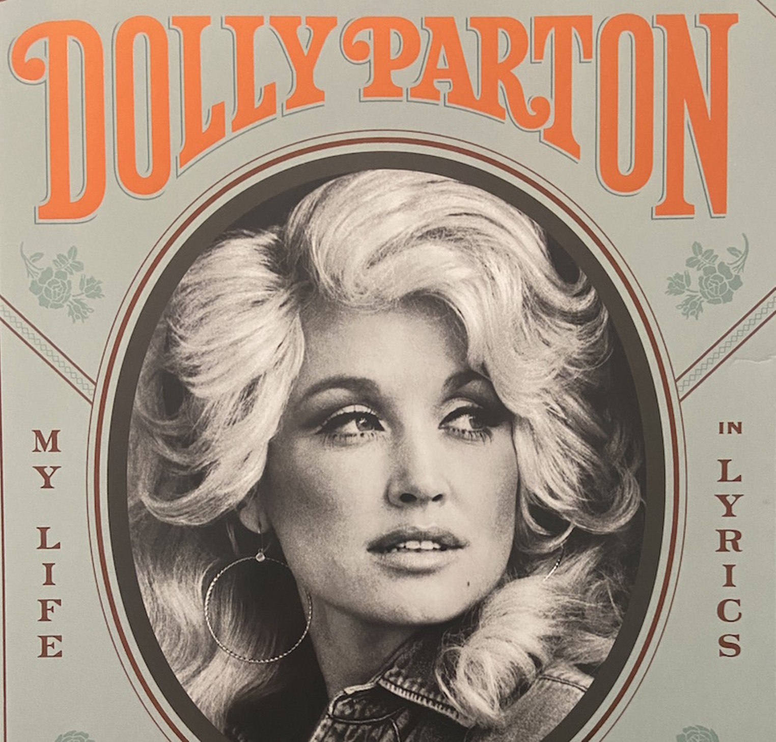 Dolly Parton Releases New Book Dolly Parton Storyteller My Life In Lyrics Houston Press