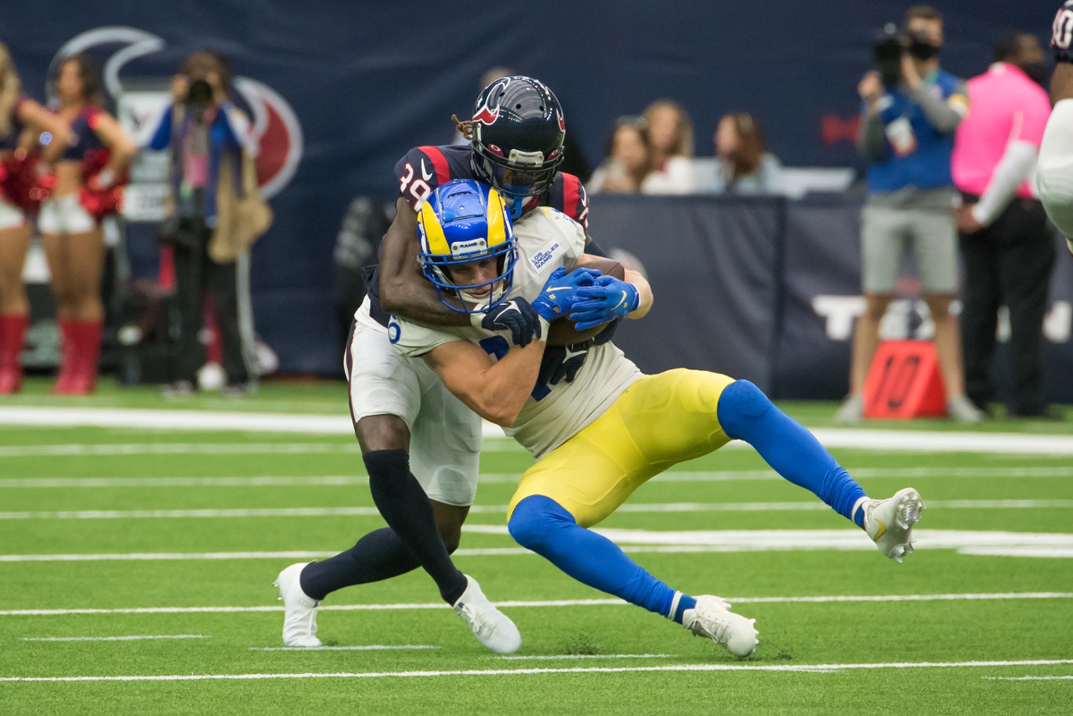 Rams Triumph Over Texans