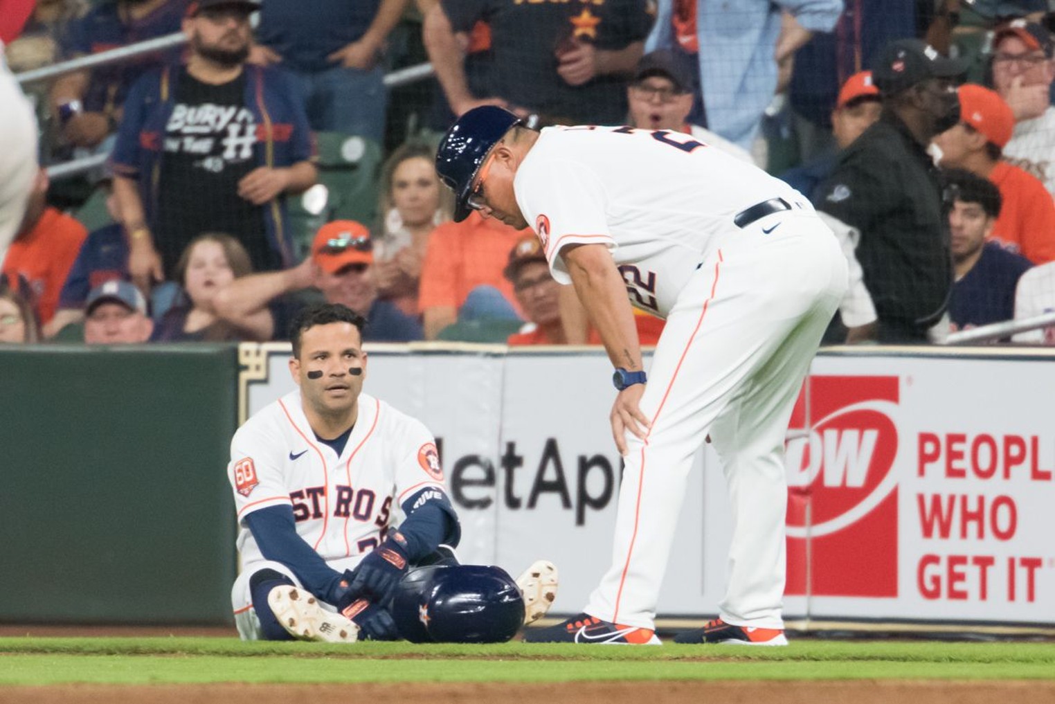 Astros' Pressly reinjures knee, good to go for World Series
