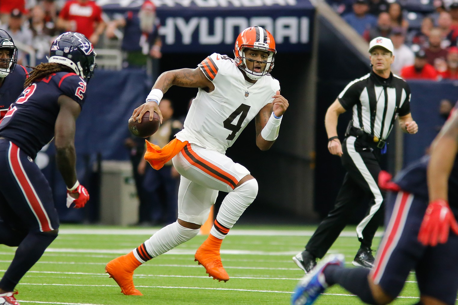 Texans' Deshaun Watson does a victory lap around Dolphins' Brock