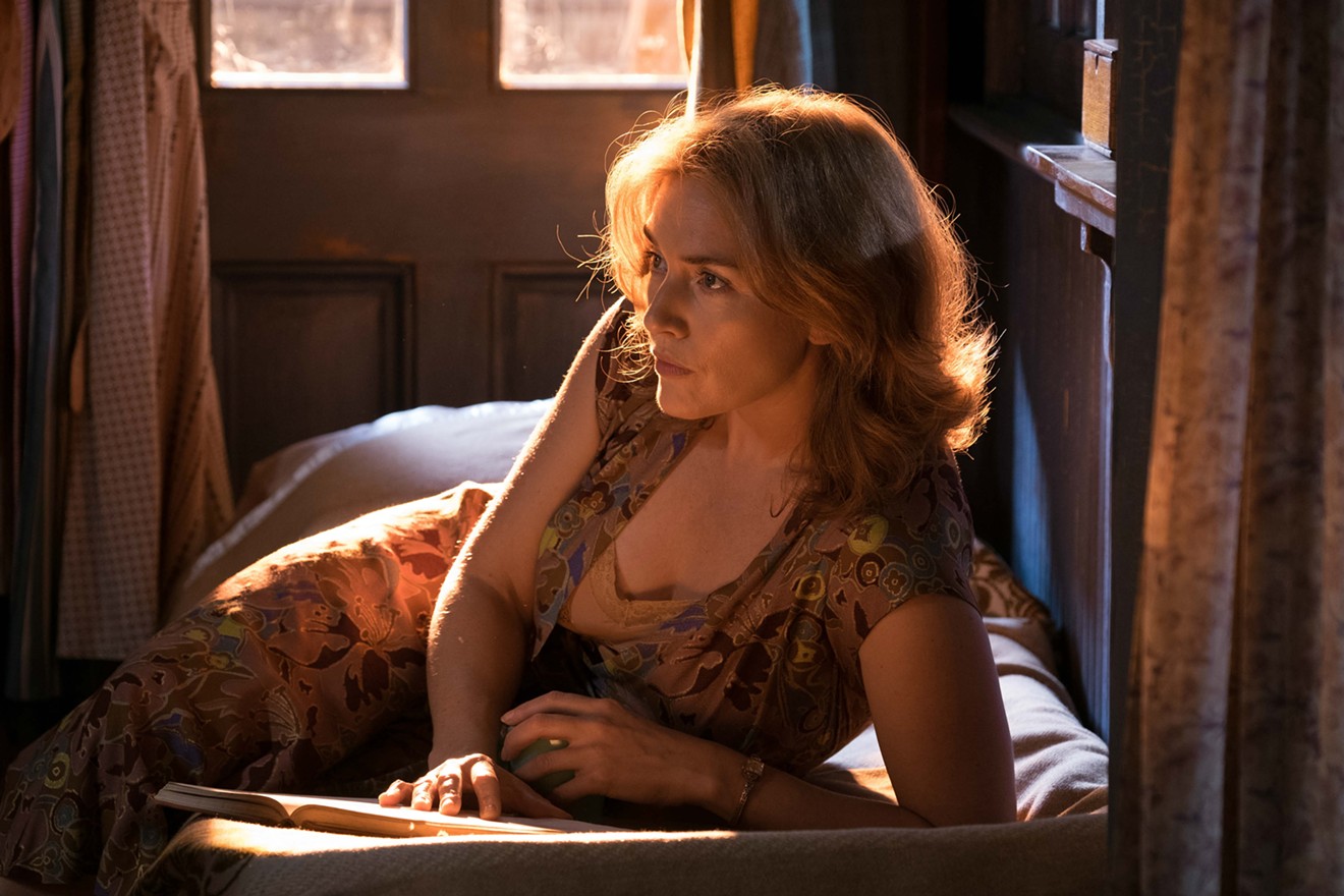 In Woody Allen's Wonder Wheel, Kate Winslet plays oyster bar waitress Ginny, a shattered woman and the starlet who never was, a dreamer who insists she's only playing the part of a waitress.