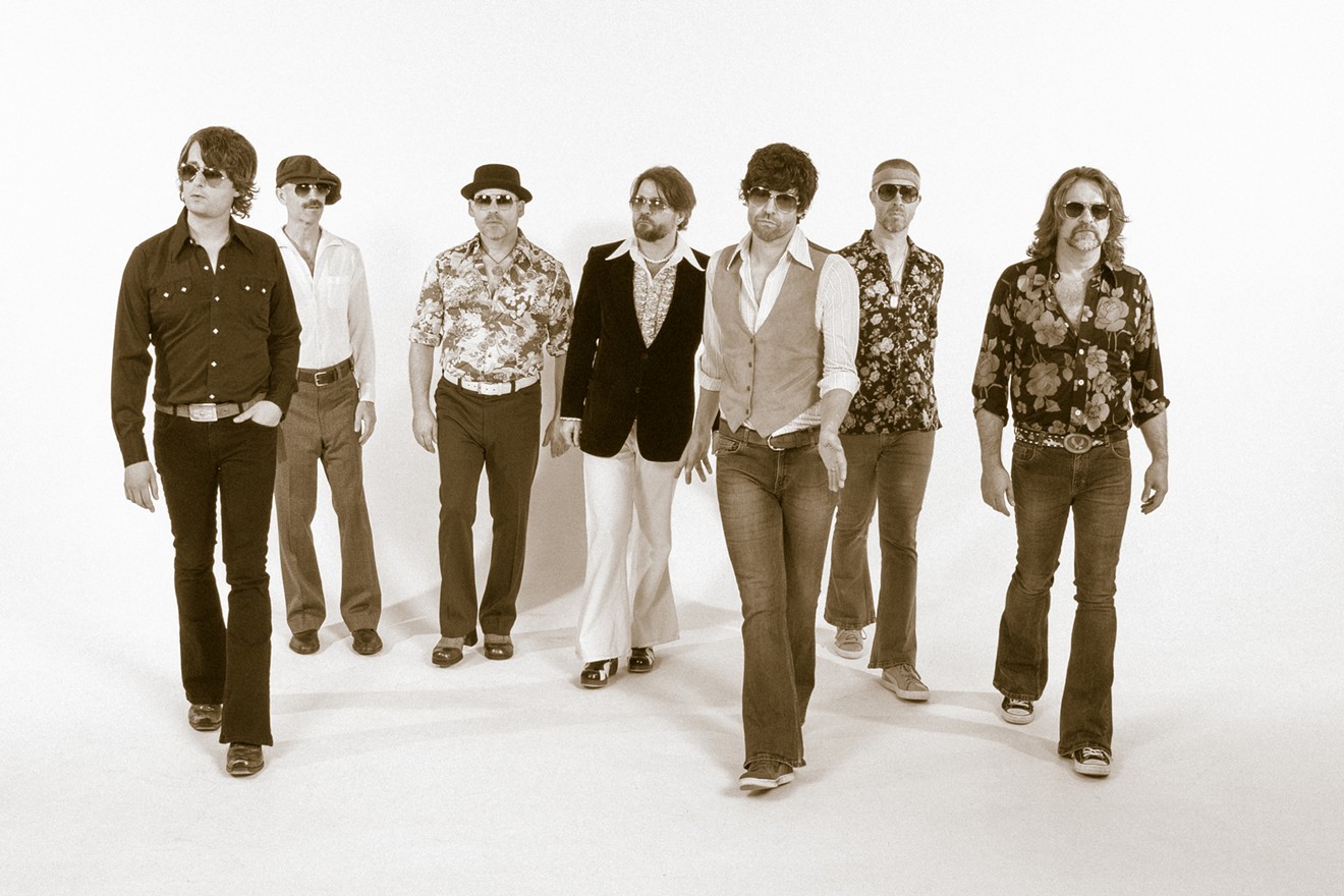 The Yacht Rock Revue: Nicholas Niespodziani, David B. Freeman, Mark Bencuya, Mark Dannells, Pete Olson, Mark Cobb, and Greg Lee.